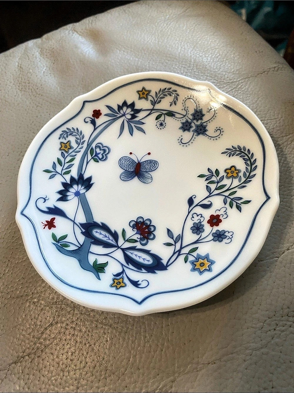 1984 Avon European Tradition Saucer Only